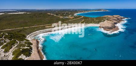 Vista panoramica aerea di Lover's Cove, una spiaggia situata vicino al Twilight Cove a Esperance, Australia Occidentale Foto Stock