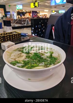 Pho, zuppa di Noodle di pollo vietnamita Foto Stock