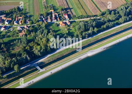 Vista aerea del bacino idropotente sul fiume Drava Foto Stock