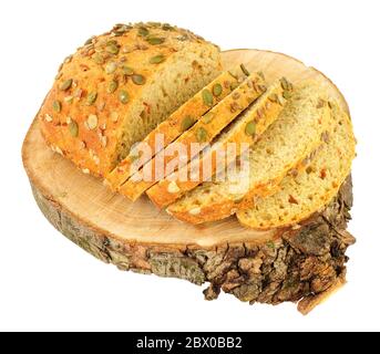 Semi di zucca coperto di pane di carota bloomer isolato su uno sfondo bianco Foto Stock