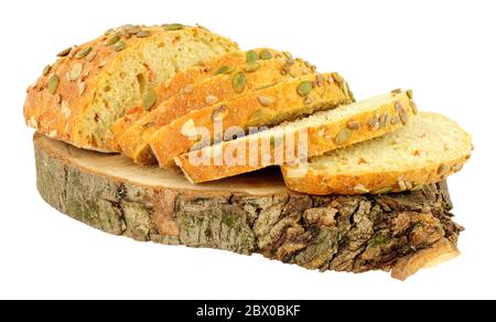 Semi di zucca coperto di pane di carota bloomer isolato su uno sfondo bianco Foto Stock