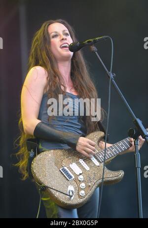 Alanis Morissette, V2002, Hylands Park, Chelmsford, Essex, Regno Unito - 17 agosto 2002. Foto Stock