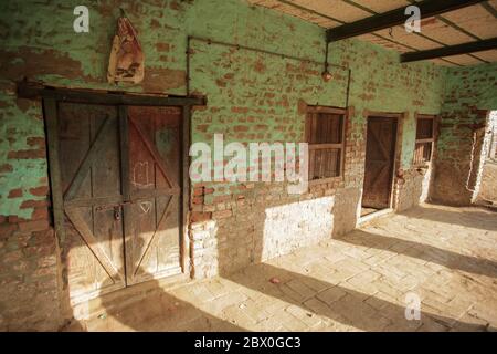 Porta di una casa in un villaggio a Sindh, Pakistan Foto Stock