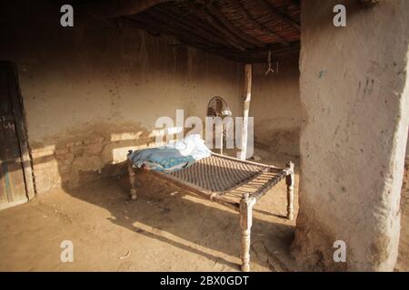 Interno DI UNA casa in un villaggio a Sindh, Pakistan Foto Stock