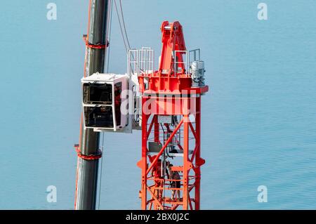 Meersburg, Germania. 03 giugno 2020. Smontaggio della gru a torre al porto di Meersburg-Costanza. Meersburg, 03.06.2020 | Use worldwide Credit: dpa/Alamy Live News Foto Stock