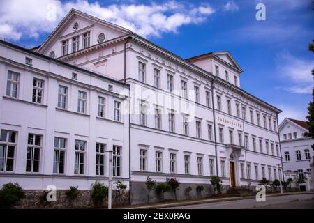 Neu Reddevitz, Germania. 24 maggio 2020. L'ex pedagogia al Circo della città Putbus sull'isola di Rügen. Rügen è la più grande isola tedesca e con circa 77,000 abitanti la più popolosa. Credit: Jens Büttner/dpa-Zentralbild/ZB/dpa/Alamy Live News Foto Stock