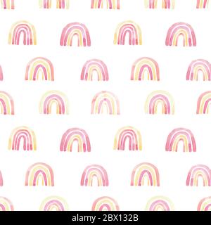 Acquerello mano verniciato cute arcobaleni. Ripetizione senza giunture. Immagine isolata su sfondo bianco. Perfetto per tessuti per bambini, stampe, stanze per bambini Foto Stock