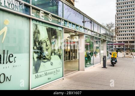 Lione, Francia 3 gennaio 2020 - ingresso della Food Court Les Halles de Lyon Paul Bocuse (le sale di Paul Bocuse) il famoso foodCourt di Lione Foto Stock