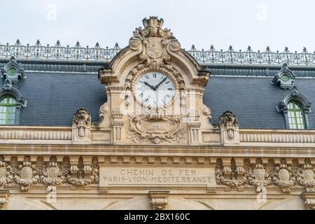 Lione, Francia 3 gennaio 2020 - l'orologio della Gare des Brotteaux (stazione Brotteaux) a Lione Foto Stock