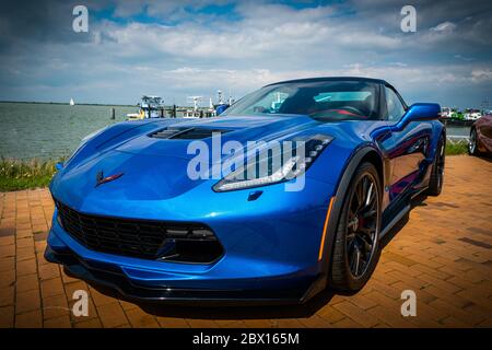 Lelystad, 16 giugno 2019 - Blue 2015 Chevy Corvette Z06 esposto al giorno nazionale oldtimer nel porto della città Foto Stock