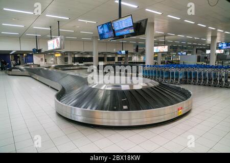 Schiphol, Paesi Bassi 20 maggio 2017: Carosello per bagagli vuoto all'aeroporto di Schiphol Foto Stock