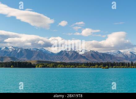 Vista sul lago blu completo Ruataniwha sull'isola meridionale della Nuova Zelanda Foto Stock