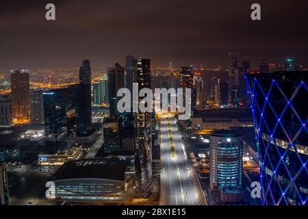 Splendida vista sulla linea Sky del centro finanziario della West Bay di Doha City Foto Stock