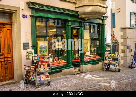 Vicolo con libreria antiquaria nel centro storico di Zurigo, Zurigo, Canton Zurigo, Svizzera Foto Stock