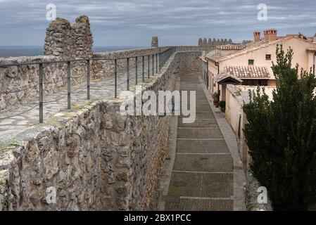 Urueña villaggio murato nella provincia di Valladolid, Spagna Foto Stock