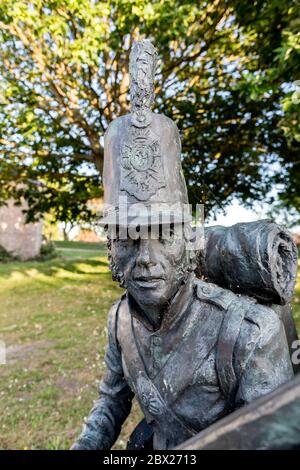 Statua di bronzo del corpo reale dello Stato durante la costruzione del canale militare The Hythe UK Foto Stock