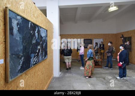 Terezin, Repubblica Ceca. 04giugno 2020. Documentario - mostra storica in occasione dell'ottantesimo anniversario della fondazione della prigione di polizia di Gestapo a Terezin (ex strutture repressive naziste) inizia a Terezin Memorial, Repubblica Ceca, 4 giugno 2020. Credit: Libor Zavoral/CTK Photo/Alamy Live News Foto Stock