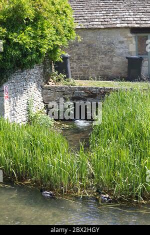 Old Mill al villaggio di Fairford. Foto Stock