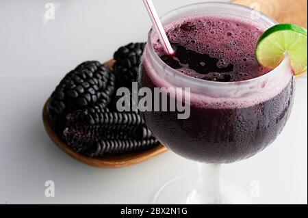 Chicha Morada: È una bevanda che proviene dalle regioni andine di Perú ma è effettivamente consumata a livello nazionale. Foto Stock