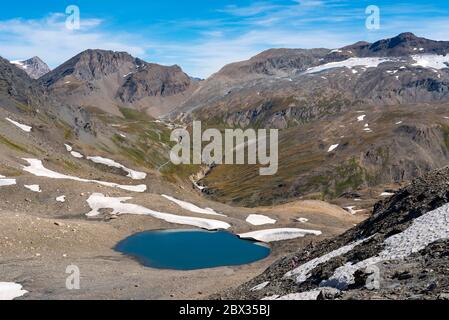 Francia, Savoia (73), Haute-Maurienne, Parco Nazionale della Vanoise, Bonneval-sur-Arc, il Lago dell'antico ghiacciaio Jave, sullo sfondo a sinistra il segnale de l'Iseran (3237m), al centro il col pers (3009m) e il Pointe pers (3317m) a destra Foto Stock