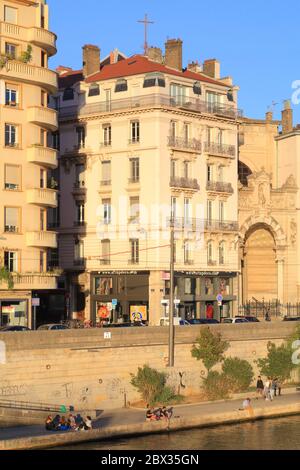 Francia, Rodano, Lione, zona dichiarata Patrimonio Mondiale dall'UNESCO, quai Saint Vincent (quartiere Les Chartreux) Foto Stock