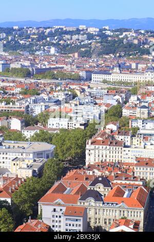 Francia, Rodano, Lione, vista dalla cima del Tour Part Dieu sul 3 ° arrondissement, il Rodano e il 2 ° arrondissement con il Grand Hotel Dieu Foto Stock