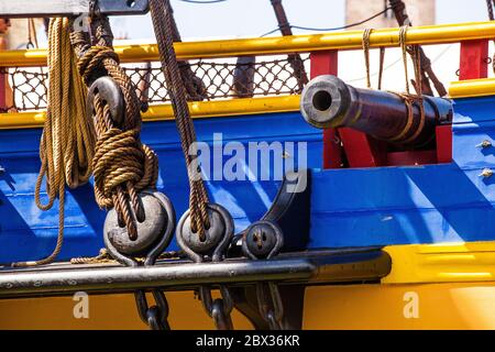 Francia, Charente-Maritime (17), l'Hermione à quai en son port d'attache de Rochefort Foto Stock