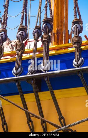 Francia, Charente-Maritime (17), l'Hermione à quai en son port d'attache de Rochefort Foto Stock