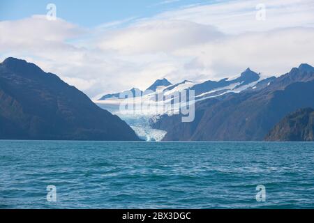 Ghiacciaio Holgate sulla Baia di Aialik nel Parco Nazionale dei fiordi di Kenai nel settembre 2019 vicino Seward, Alaska AK, Stati Uniti. Foto Stock