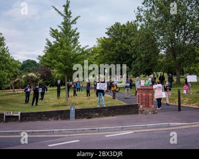 4 Giugno 2020. Rochester, Kent. Regno Unito. I sostenitori del gruppo Black Lives Matter partecipano a una protesta pacifica a Rochester, Kent. Foto Stock