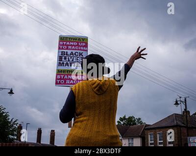 4 Giugno 2020. Rochester, Kent. Regno Unito. I sostenitori del gruppo Black Lives Matter partecipano a una protesta pacifica a Rochester, Kent. Foto Stock