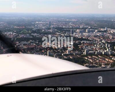 Sorvolo di Monaco in aereo ad elica Foto Stock