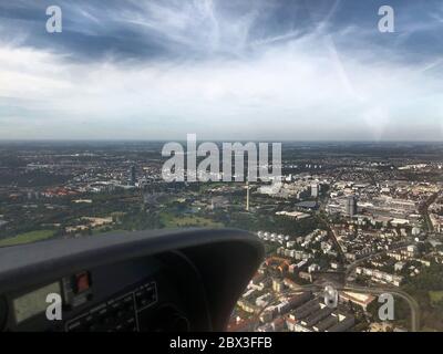 Sorvolo di Monaco in aereo ad elica Foto Stock