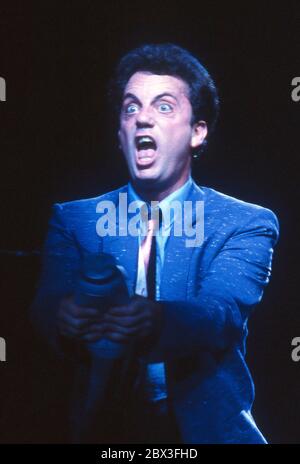 Billy Joel in esecuzione al Wembley Arena 8 Giugno 1984 Foto Stock
