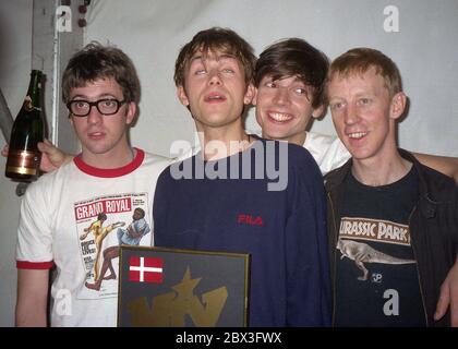 Blur riceve un premio danese a Sanremo circa 1997: Sinistra Graham Coxon, Damon Albarn, Alex James, Dave Rowntree Foto Stock