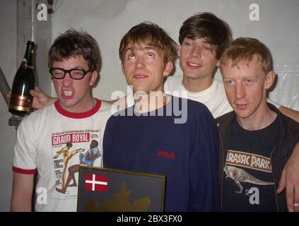 Blur riceve un premio danese a Sanremo circa 1997: Sinistra Graham Coxon, Damon Albarn, Alex James, Dave Rowntree Foto Stock