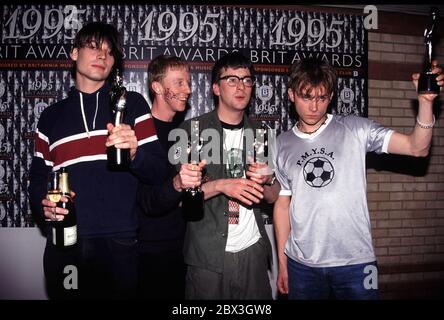 BLUR: Blur al Brit Awards 1995 ha lasciato Alex James; Dave Rowntree; Graham Coxon; Damon Albarn Foto Stock