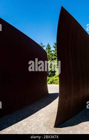 Dettaglio di una scultura chiamata Wake da Richard Serra, 2004 nel Seattle Sculpture Park, Seattle, Washington, USA. Foto Stock