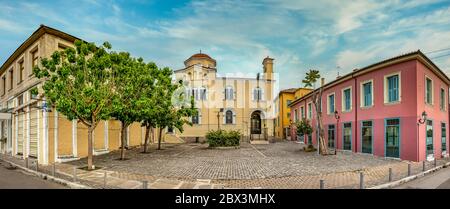 Vista panoramica della chiesa ortodossa Panagia Grigorousa Agii Taxiarches e Agios Fanourios, Atene, Grecia Foto Stock