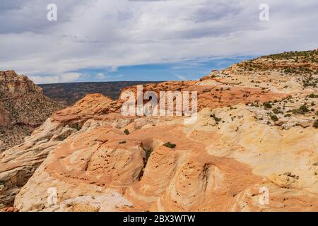 Giorno del bellissimo Cassidy Arch del Capitol Reef National Park nello Utah Foto Stock