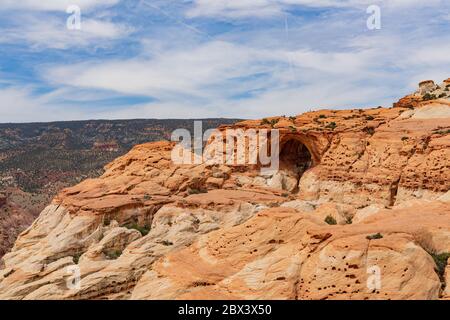 Giorno del bellissimo Cassidy Arch del Capitol Reef National Park nello Utah Foto Stock