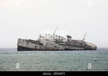 Nave affondata nel Mar Rosso, Jeddah, Arabia Saudita Foto Stock