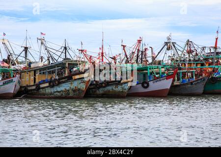 Kota Kinabalu, Sabah, Malaysia - 10 Luglio 2017 : Barca di pescatori a Kota Kinabalu, Sabah, Malesia Foto Stock