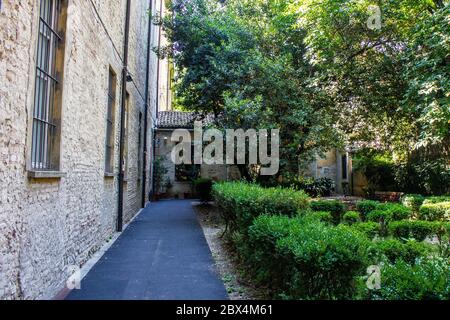 Cortile del Castello dei Burattini o Museo Giordano Ferrari, Parma Foto Stock