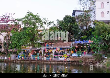 Ristoranti, fiume profumo, Hue, Vietnam Foto Stock