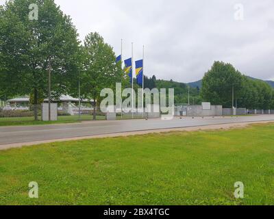 Srebrenica, Bosnia-Erzegovina, 01 2020 giugno: Memoriale e cimitero di Srebrenica-Potocari per le vittime del massacro del 1995 Foto Stock