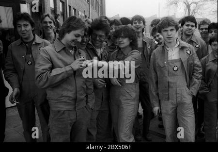 Berlino / industria / formazione / 1.3.1984 apprendisti presso lo stabilimento BMW di Spandau // Istruzione / giovani / [traduzione automatizzata] Foto Stock