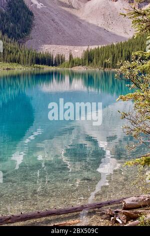 Lago Maligne nei pressi del Parco Nazionale di Jasper, Alberta, Canada Foto Stock