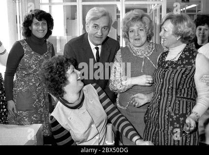 Berlino / Parties / CDU / 12.3.1979 Richard von Weizsaecker diventerà il candidato principale per la CDU di Berlino. Azioni elettorali a Berlino: Visita del Bundes-Druckerei a Kreuzberg. Con le donne // distretti / [traduzione automatizzata] Foto Stock