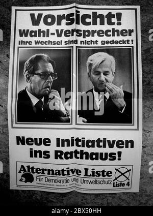 Berlino / Parties / al / 1981 CDU e Lista alternativa hanno forzato nuove elezioni con una petizione per un referendum elettorale poster del al con i candidati disturbati Jochen Vogel, SPD, e Richard von Weizsaecker, CDU (foto di Paul Glaser). // Pubblicità / elezione / Camera dei rappresentanti / Poster [traduzione automatizzata] Foto Stock